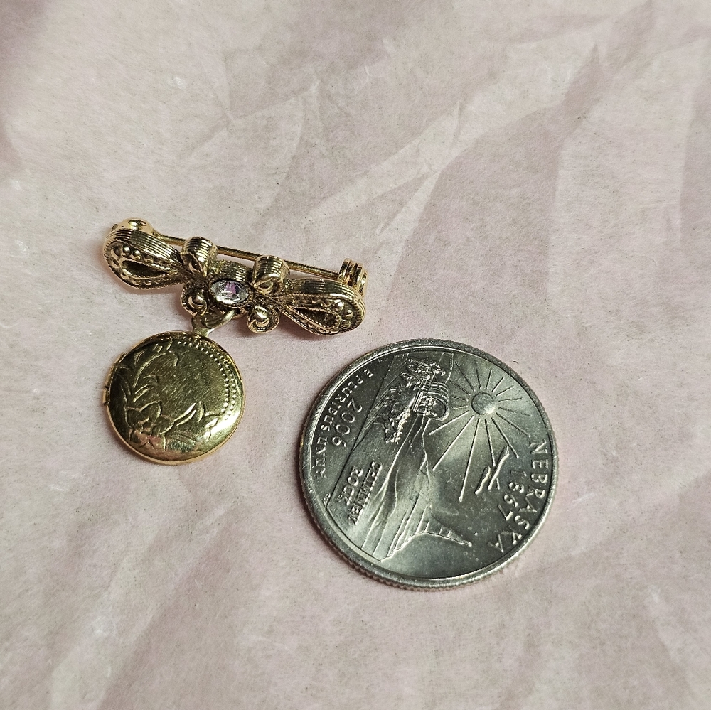 Locket Brooch - Picture 4 of 4